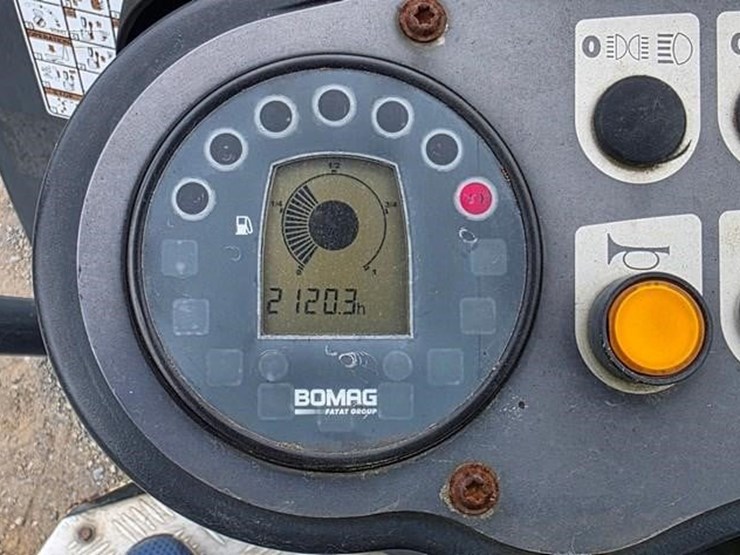 2012-bomag-bw120ad-4-image-38