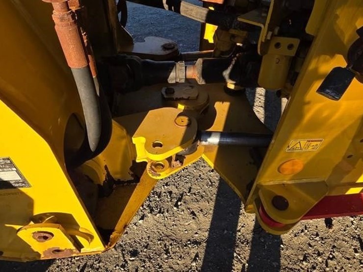 2015-caterpillar-938m-image-21