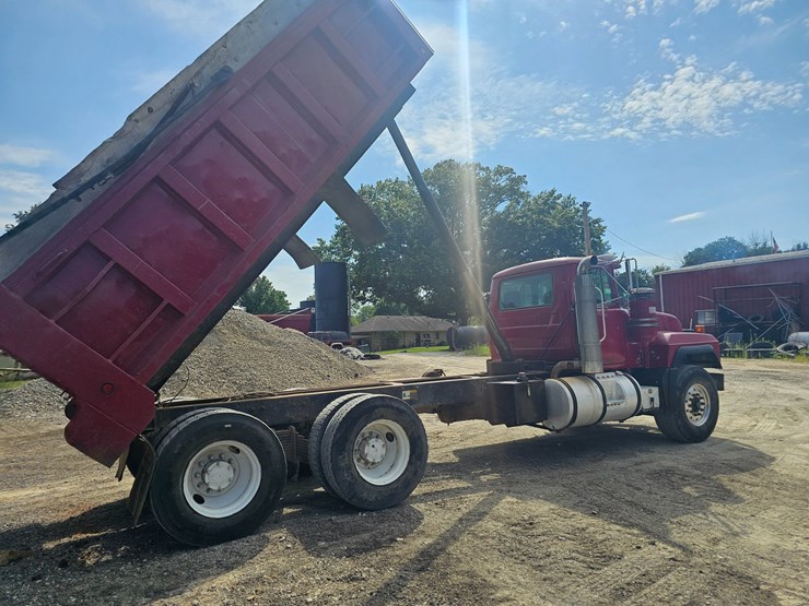 #15804-•-1998-mack-rd688s-dump-truck-image-70