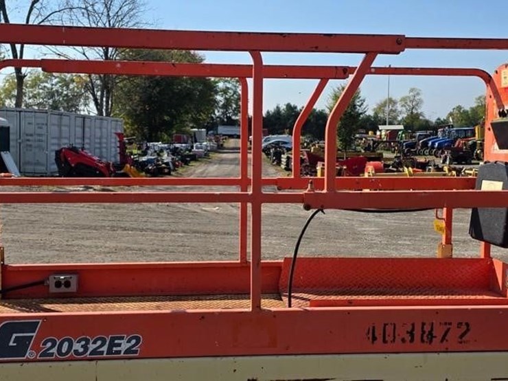 2002-jlg-2032e2-image-9