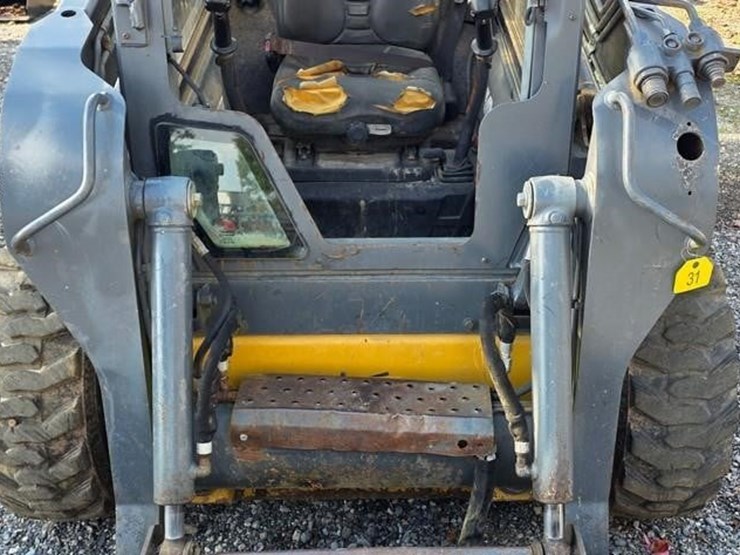 2014-new-holland-l218-image-36