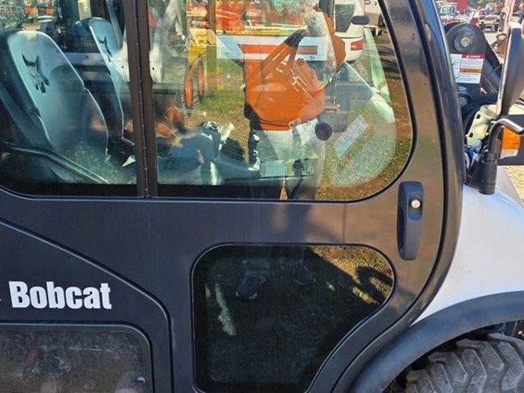 2010-bobcat-toolcat-5600-image-11