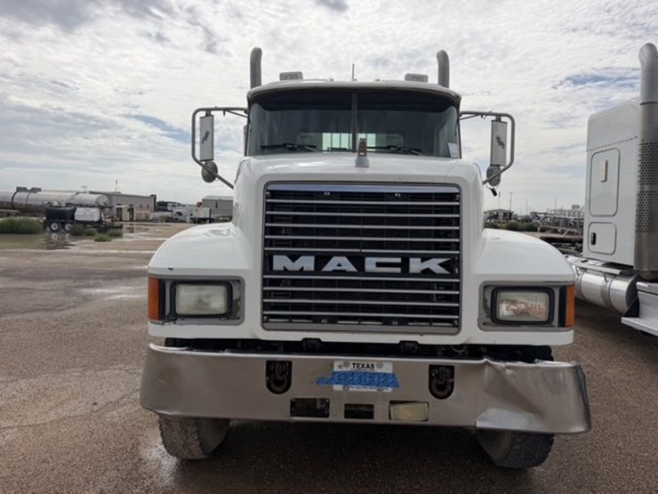 2004-mack-ch613-image-2