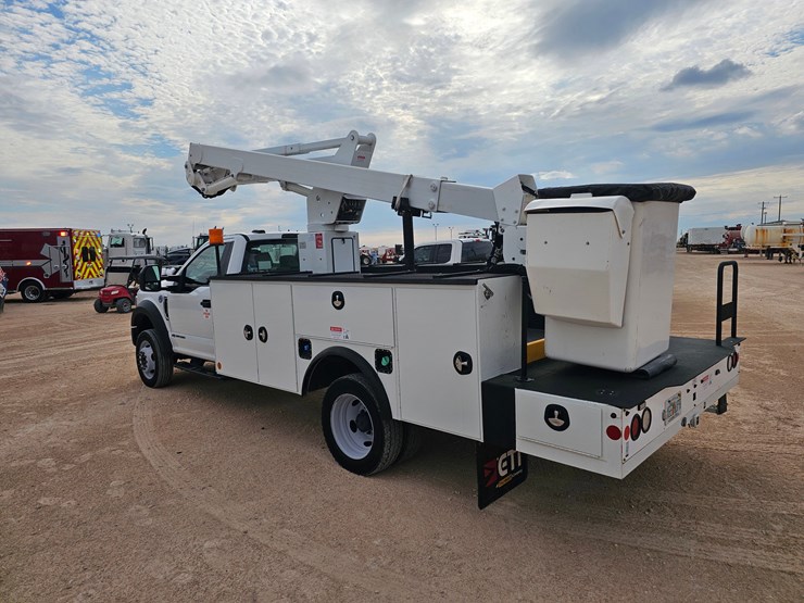 2021-ford-f550-image-3