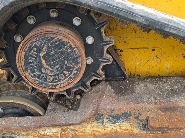 2017-deere-323e-image-17