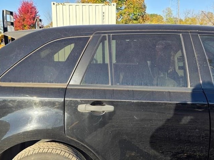 2011-ford-edge-se-image-11