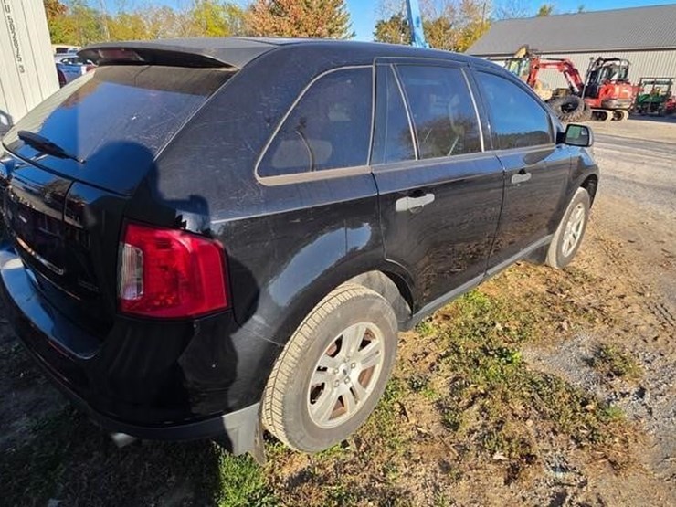 2011-ford-edge-se-image-4