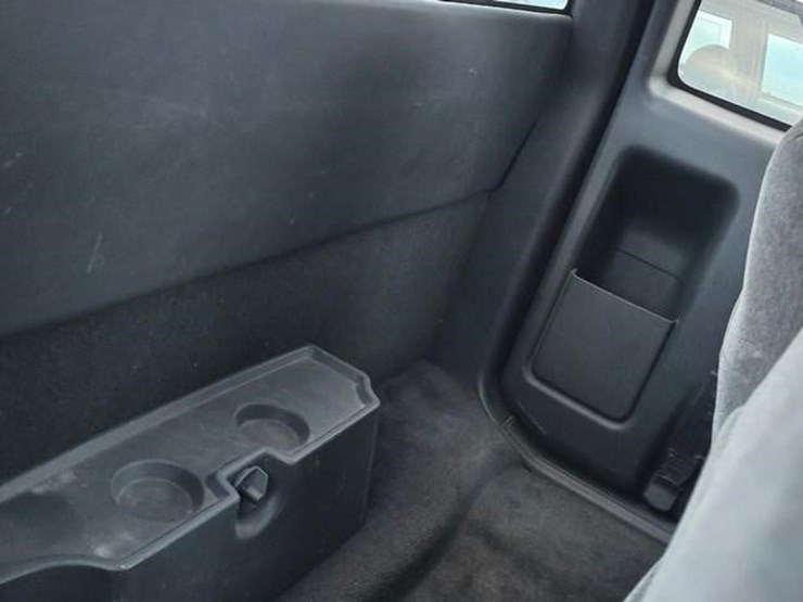 2002-chevrolet-s10-image-13