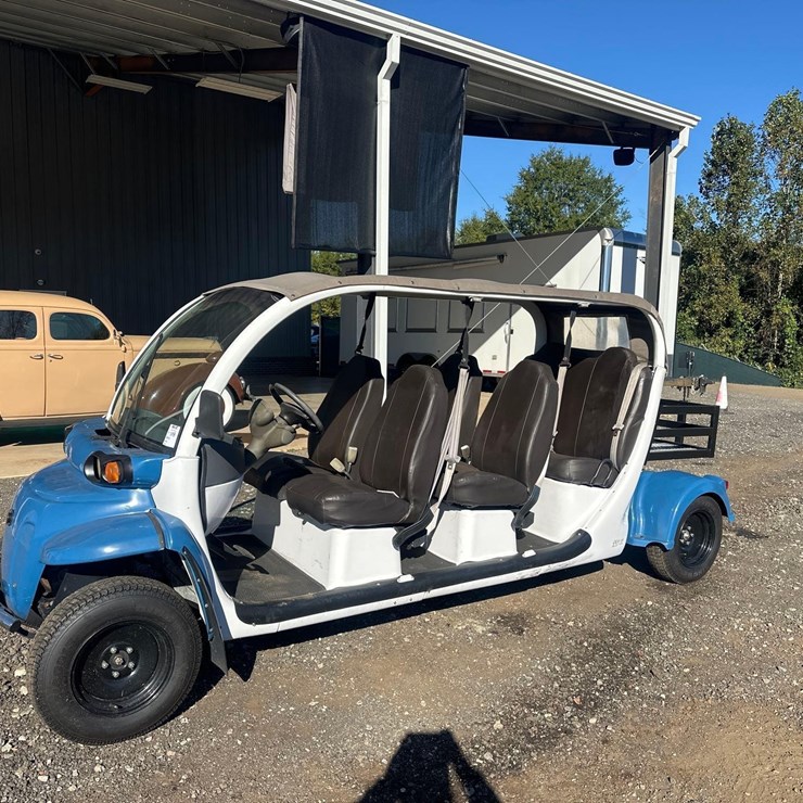 GEM E6 ELECTRIC 6 PASSENGER LOW SPEED VEHICLE