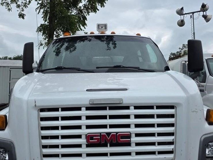 2007-gmc-topkick-c8500-image-35