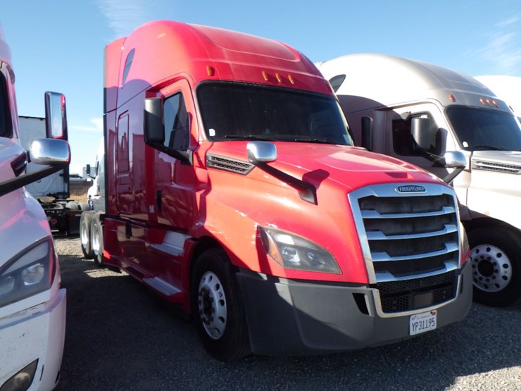 2019-freightliner-cascadia-126-image-4