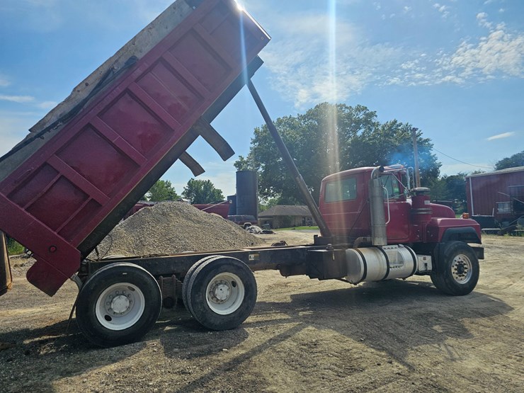 #15804-•-1998-mack-rd688s-dump-truck-image-71