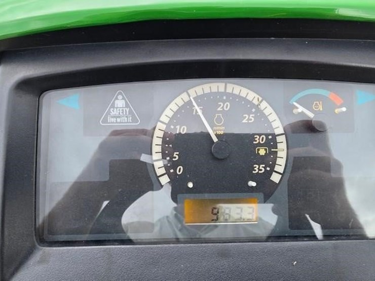 2014-john-deere-1025r-image-46