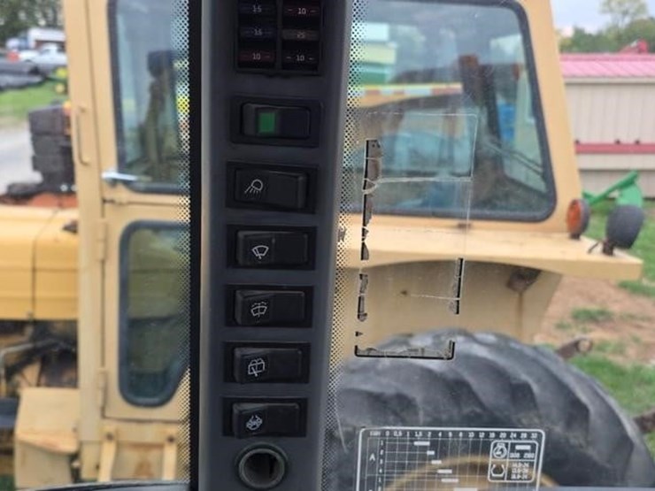 new-holland-tn65d-image-51