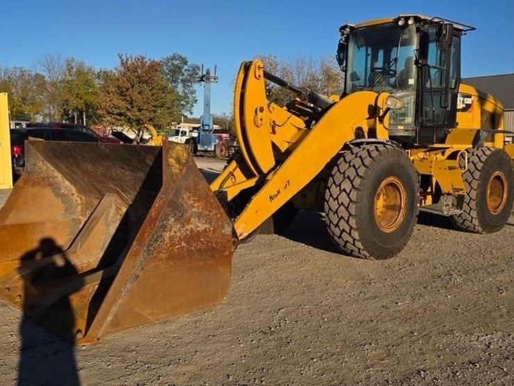 2015-caterpillar-938m-image-1