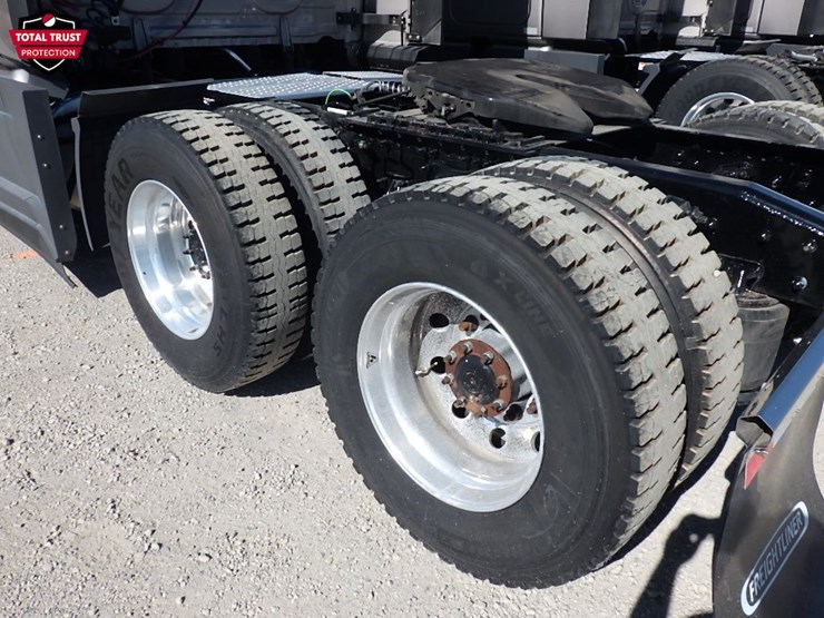 2024-freightliner-cascadia-126-image-14