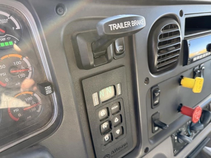 2019-freightliner-m2-dump-truck-image-11
