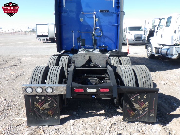 2020-peterbilt-579-image-11