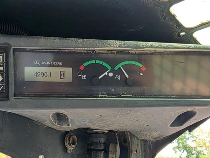 2017-deere-323e-image-56