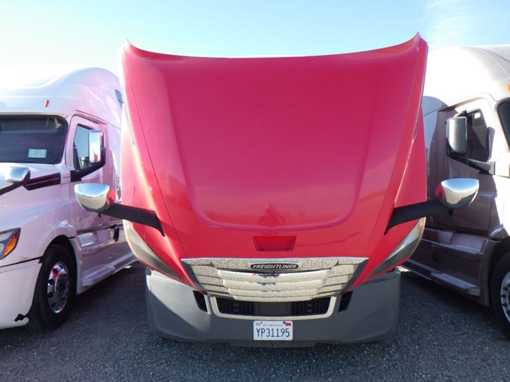 2019-freightliner-cascadia-126-image-25