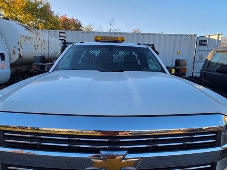 2015-chevrolet-silverado-3500hd-image-40
