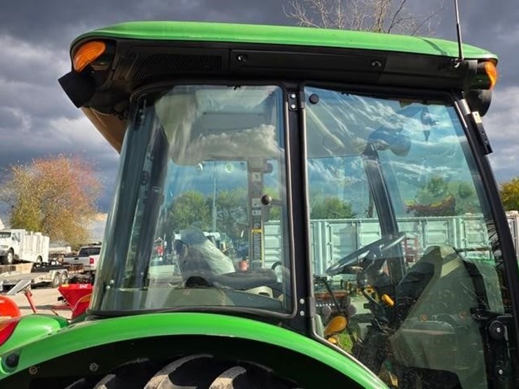 2016-john-deere-5065e-image-25