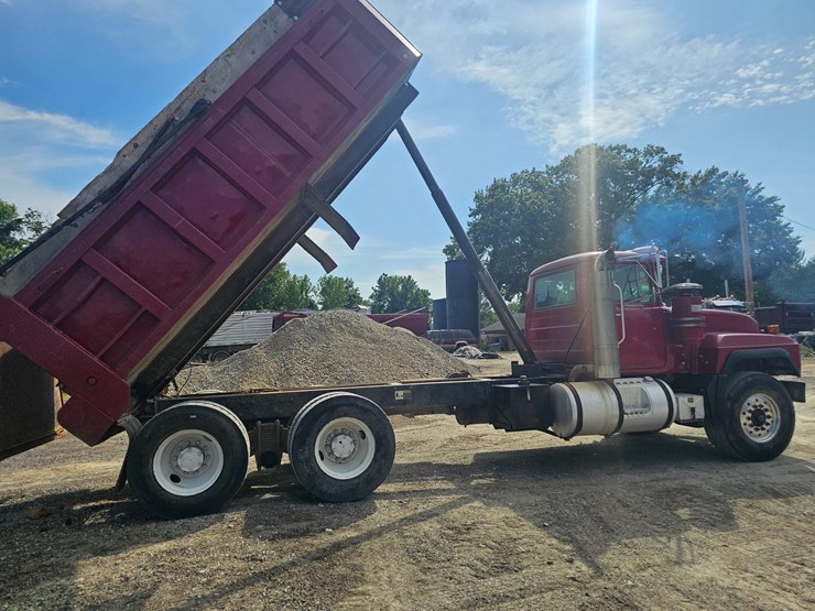 #15804-•-1998-mack-rd688s-dump-truck-image-72