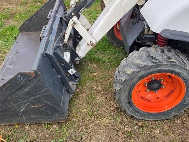 2003-bobcat-toolcat-5600-image-8