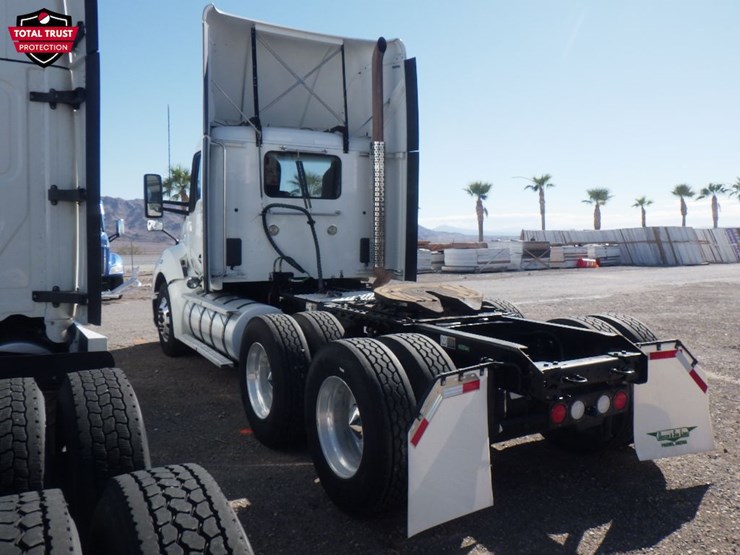 2020-kenworth-t680-image-11