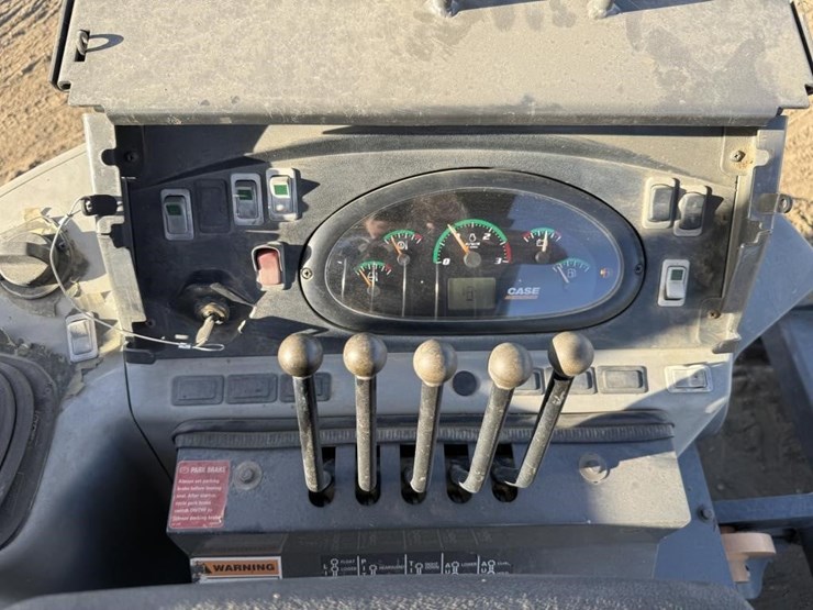 2019-case-570n-ep-skip-loader-image-13