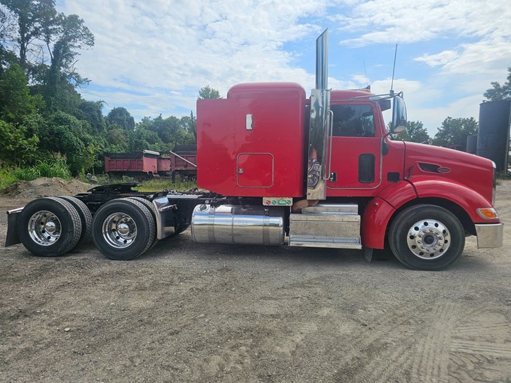#15801-•-2012-peterbilt-384-sleeper-truck-image-43