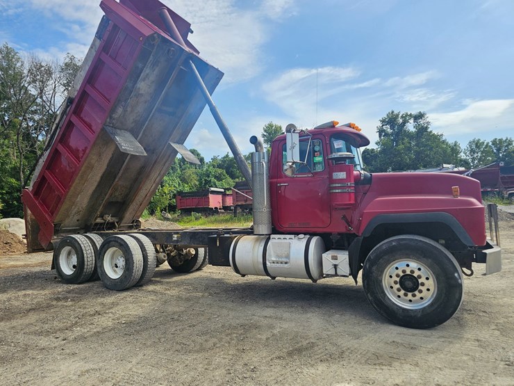 #15804-•-1998-mack-rd688s-dump-truck-image-79