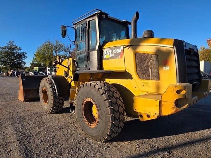 2015-caterpillar-938m-image-4