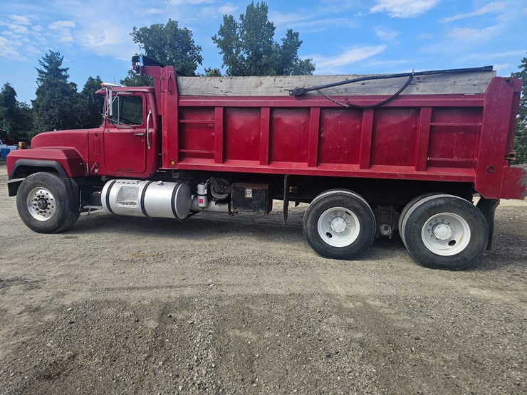 #15804-•-1998-mack-rd688s-dump-truck-image-13