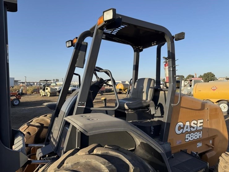 2019-case-588h-rough-terrain-forklift-image-6