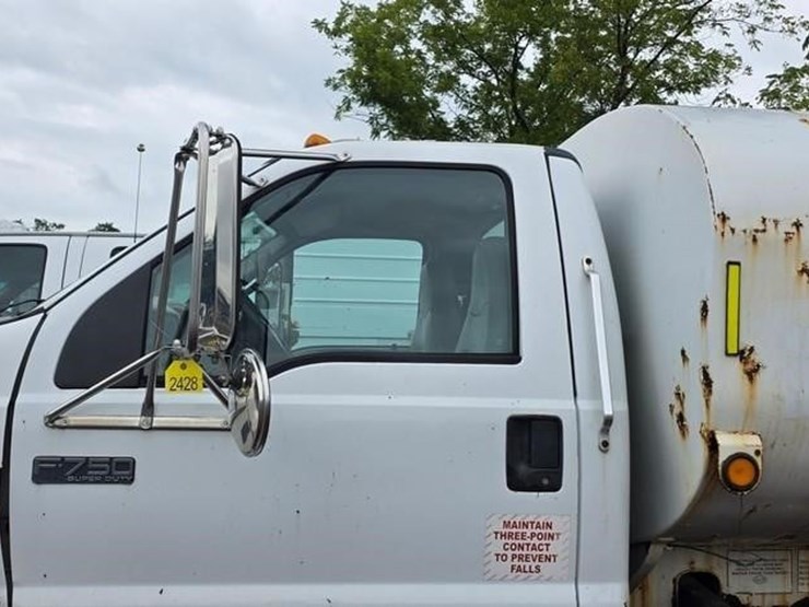 2006-ford-f750-sd-image-11