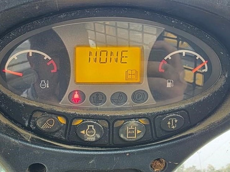 2012-bobcat-s650-image-63