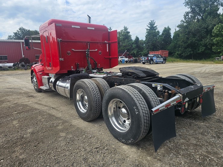 #15801-•-2012-peterbilt-384-sleeper-truck-image-26