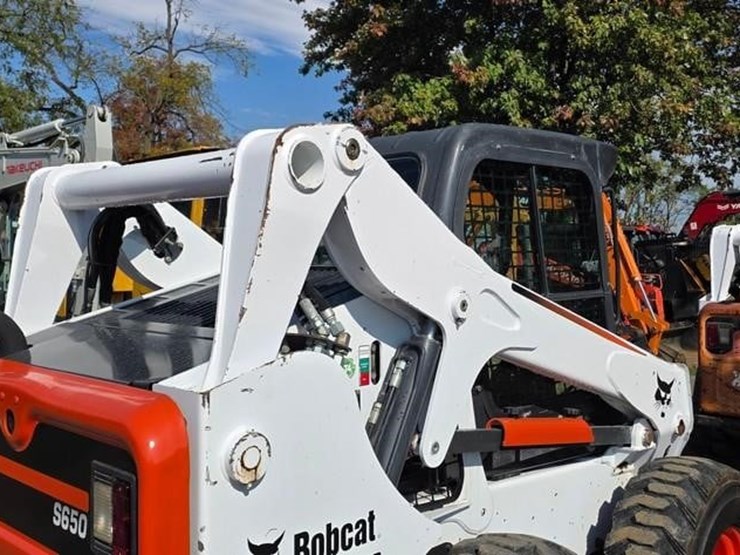 2016-bobcat-s650-image-18