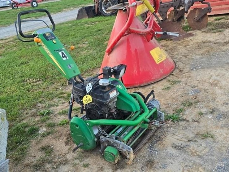john-deere-220-image-2