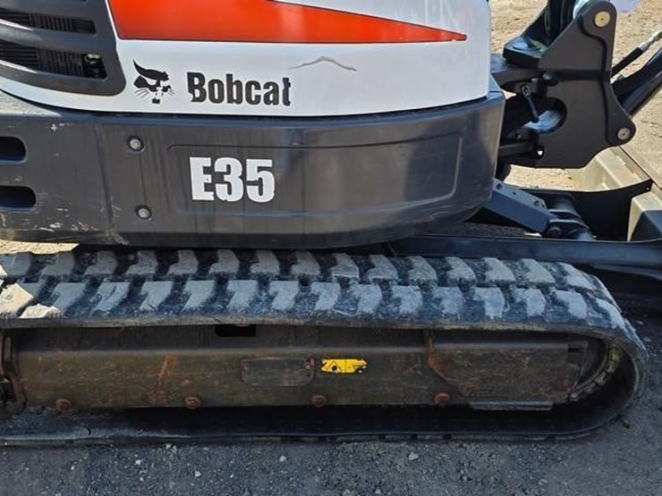 2016-bobcat-e35-image-24