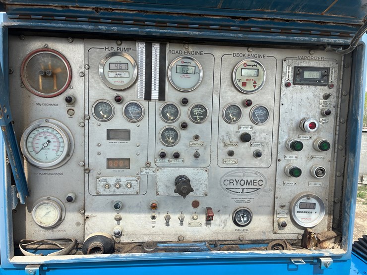 2001-peterbilt-362-image-12