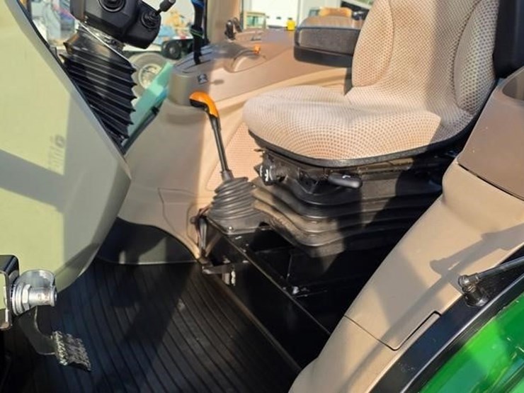 2019-john-deere-5100e-image-58