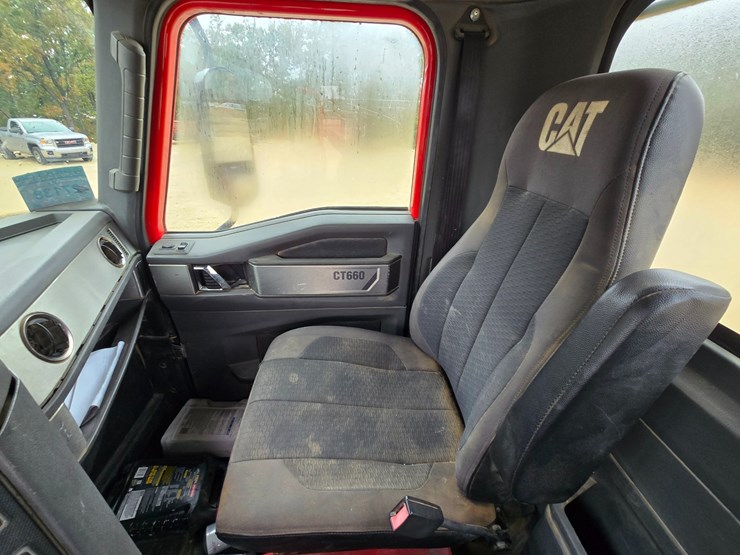 2012-caterpillar-ct660-image-73