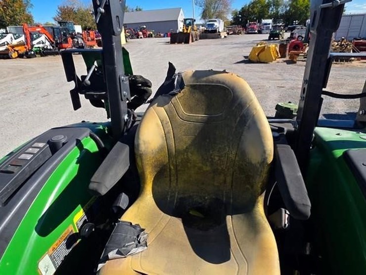 john-deere-4052m-image-38