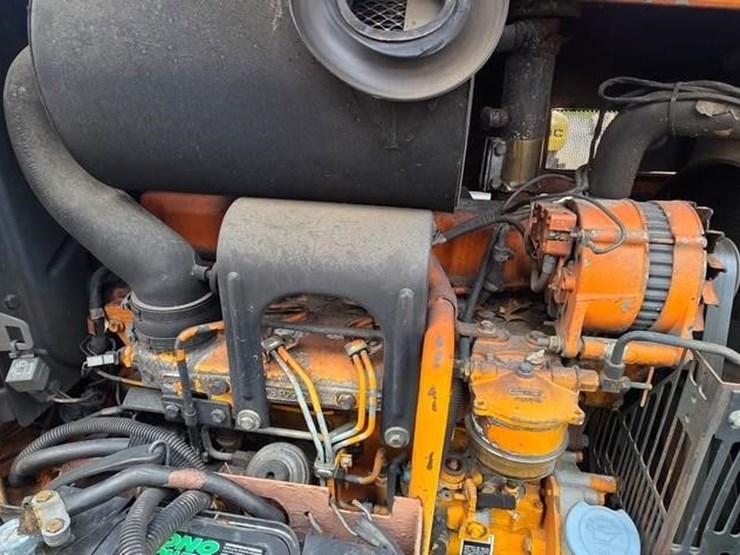 new-holland-6640-image-37