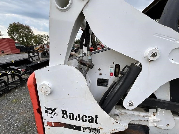 2010-bobcat-t650-image-8