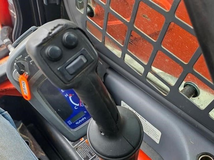 2016-kubota-ssv65-image-47