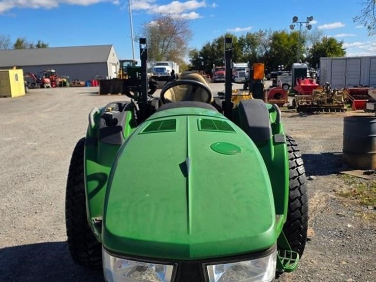 john-deere-4052m-image-26