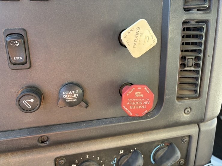 2012-freightliner-m2-t/a-dump-truck-image-49
